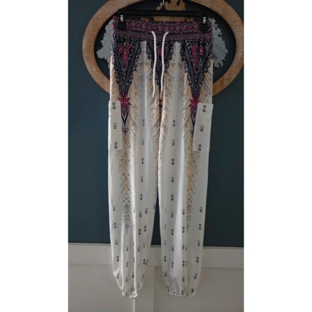 Woman's harem pants. Cute side pockets. Size small.